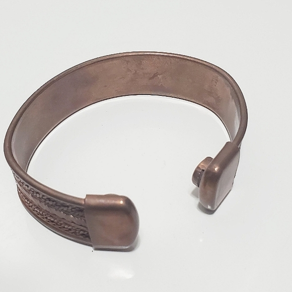 Cuff Bracelet Silver tone and Copper Tone. 🌴 - Picture 1 of 3
